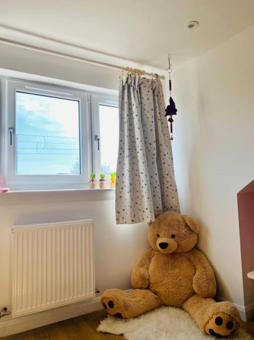 3 Bedroom Well Connected Family Home Free Parking Edinburgh Exterior photo
